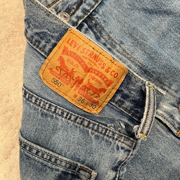 Levi’s 550 Jeans - Picture 3 of 3